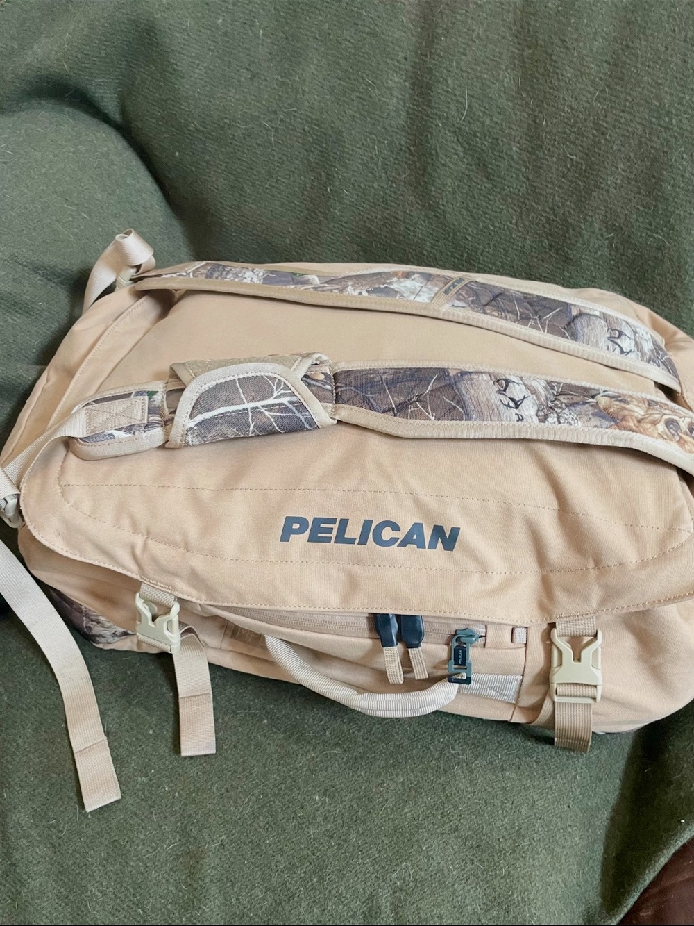 Pelican Tan Duffel/ Backpack with Camo Straps - Picture 13 of 16